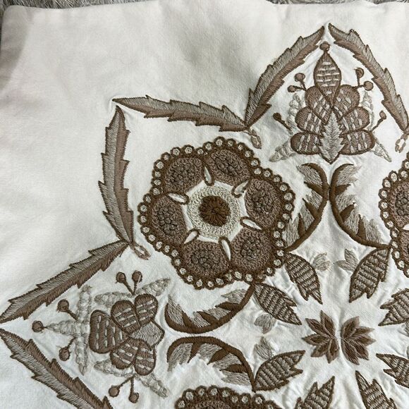 Pottery Barn Cora Medallion Embroidered Pillow Cover 20”x 20” Neutral Tones - Picture 14 of 17
